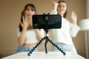 Influencers in flexible rentals in Barcelona: Lodging and Laura Martínez