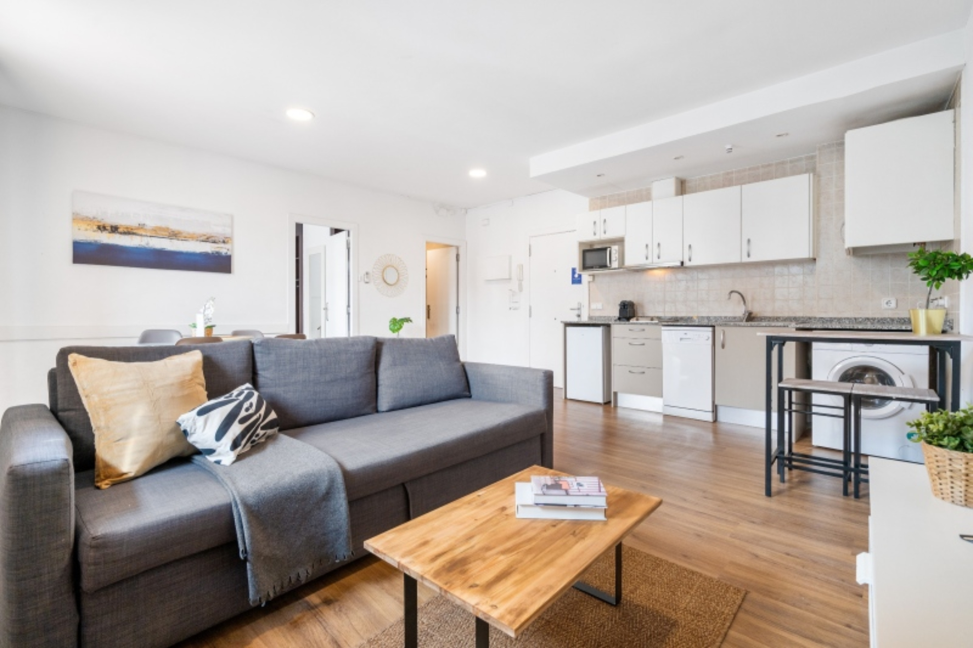 Cómo rentabilizar tu piso de alquiler con el Home Staging: el antes y el después de un apartamento en Barcelona