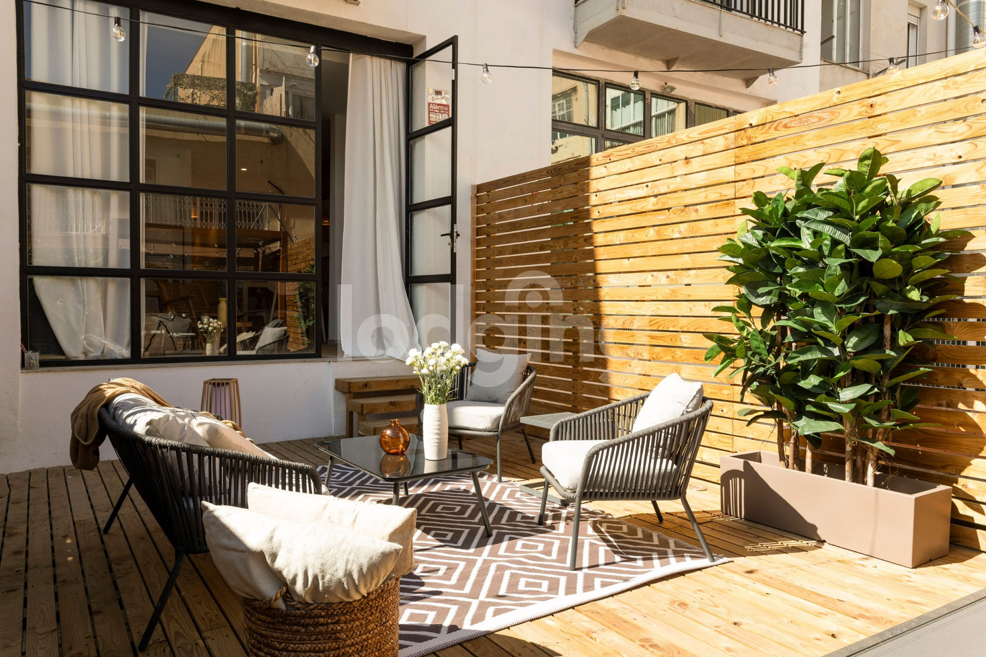 Ezequiel Vallejo en La Vanguardia: "Barcelona no se puede permitir el lujo de quedarse sin apartamentos turísticos"